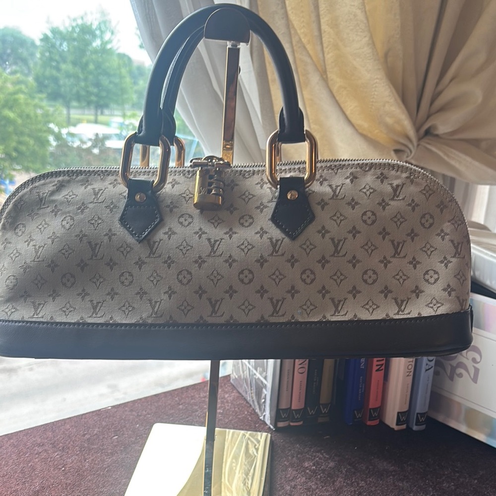 Louis Vuitton Mini Lin Alma long $899